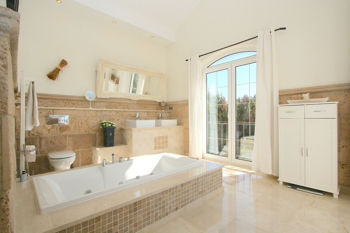 5 Bed, 4 Bath, HouseFor Sale, Mijas, Malaga