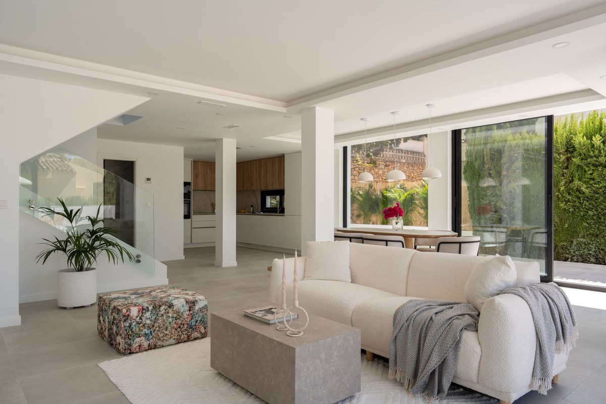 3 Bed, 3 Bath, HouseFor Sale, Nueva Andalucia, Malaga