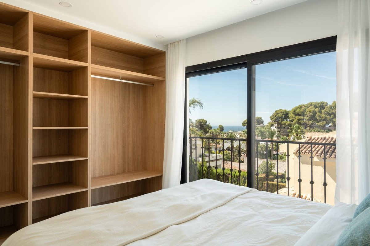 3 Bed, 3 Bath, HouseFor Sale, Nueva Andalucia, Malaga