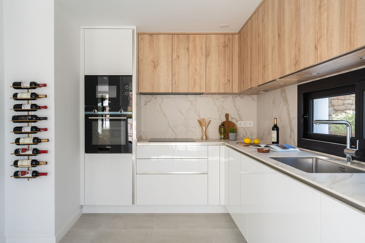 3 Bed, 3 Bath, HouseFor Sale, Nueva Andalucia, Malaga