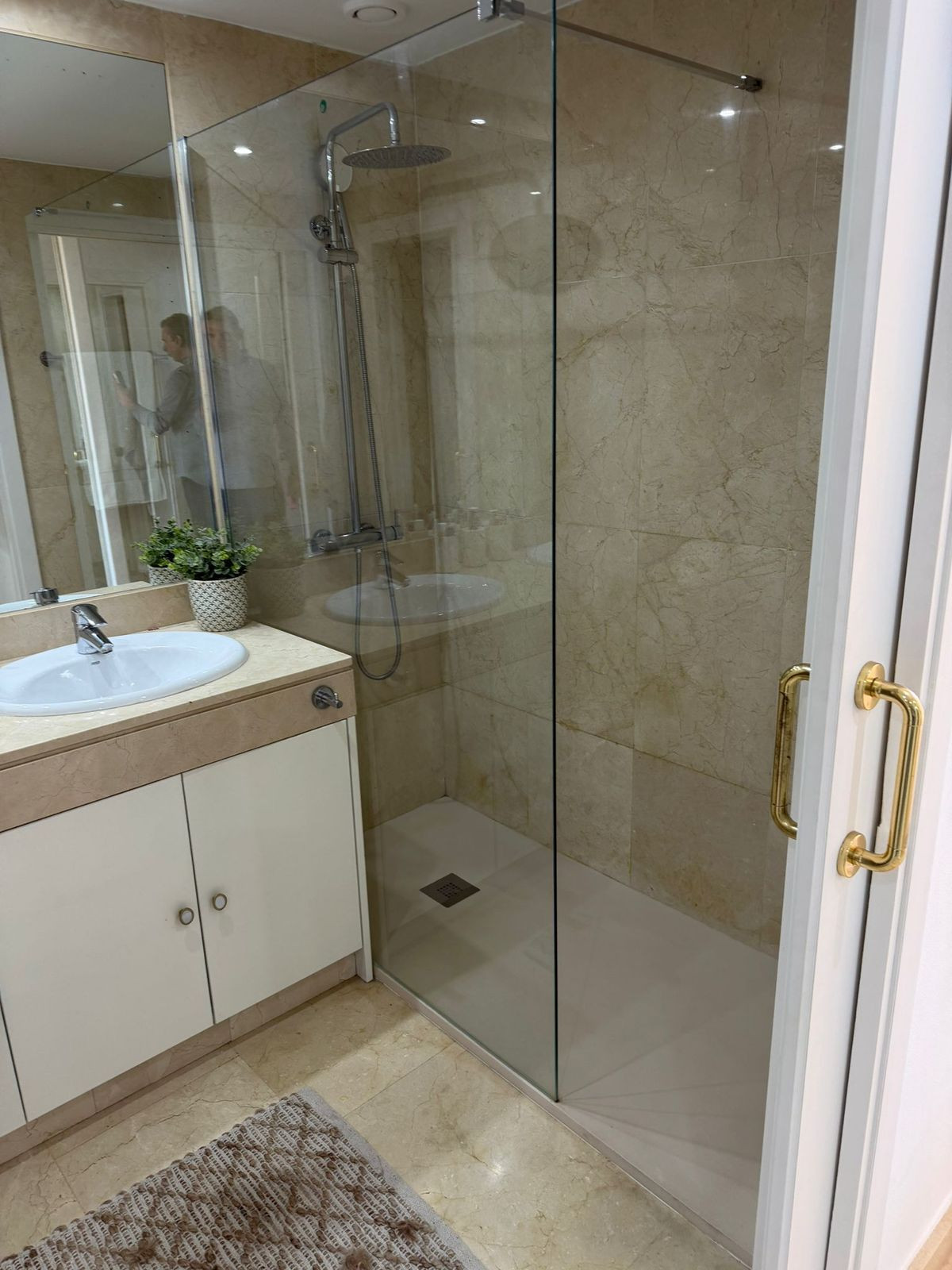 3 Bed, 2 Bath, ApartmentFor Sale, La Duquesa, Malaga