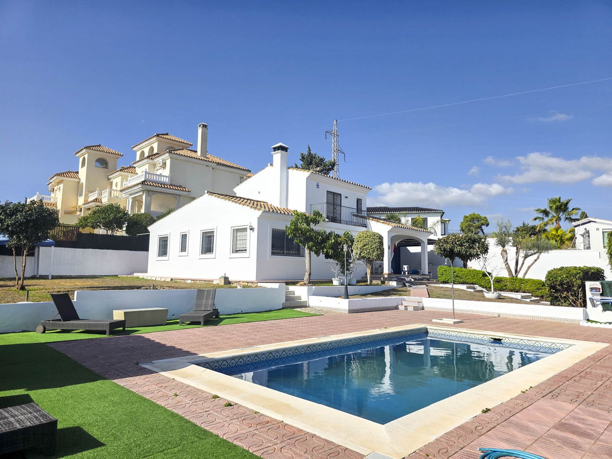 3 Bed, 2 Bath, HouseFor Sale, Estepona, Malaga