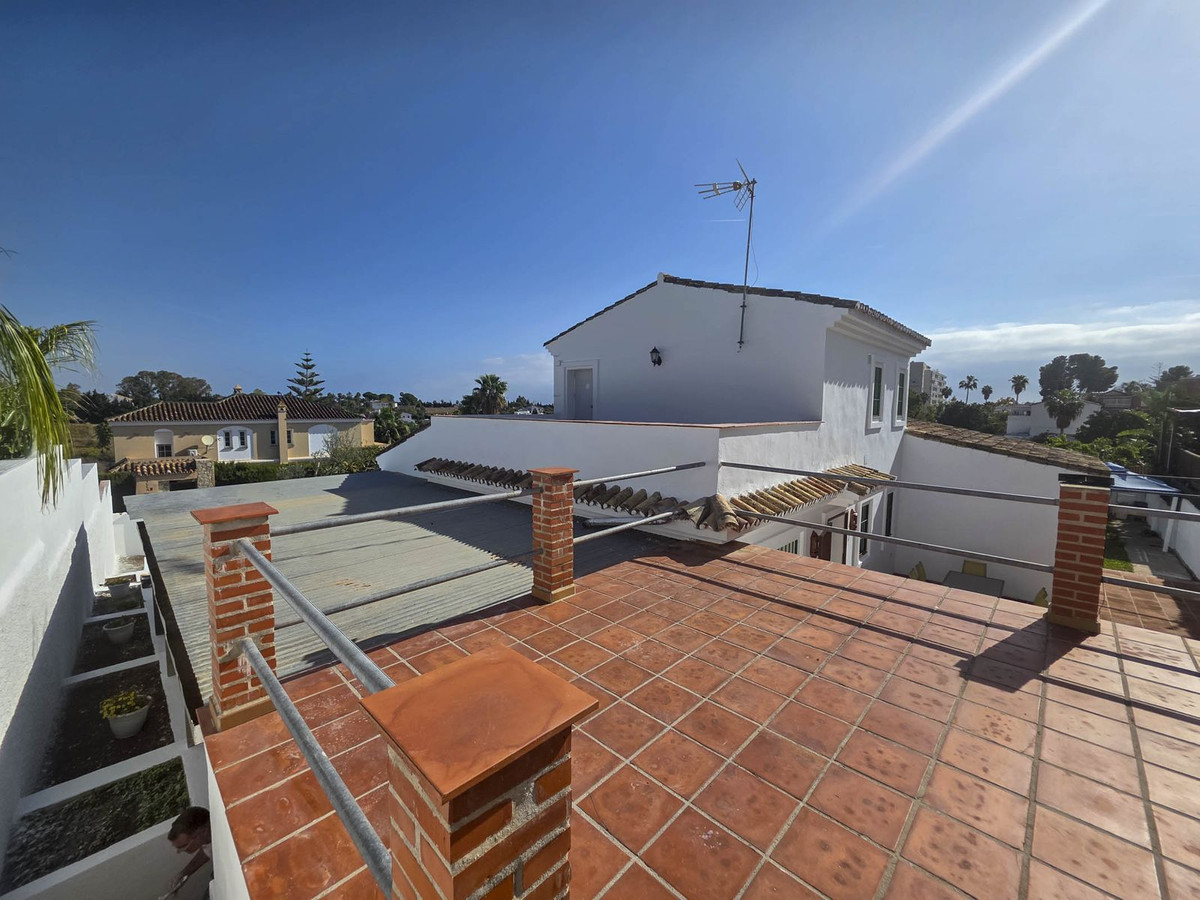 3 Bed, 2 Bath, HouseFor Sale, Estepona, Malaga