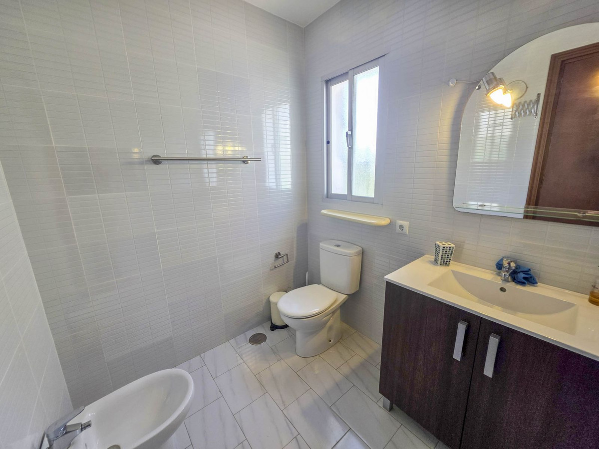 3 Bed, 2 Bath, HouseFor Sale, Estepona, Malaga