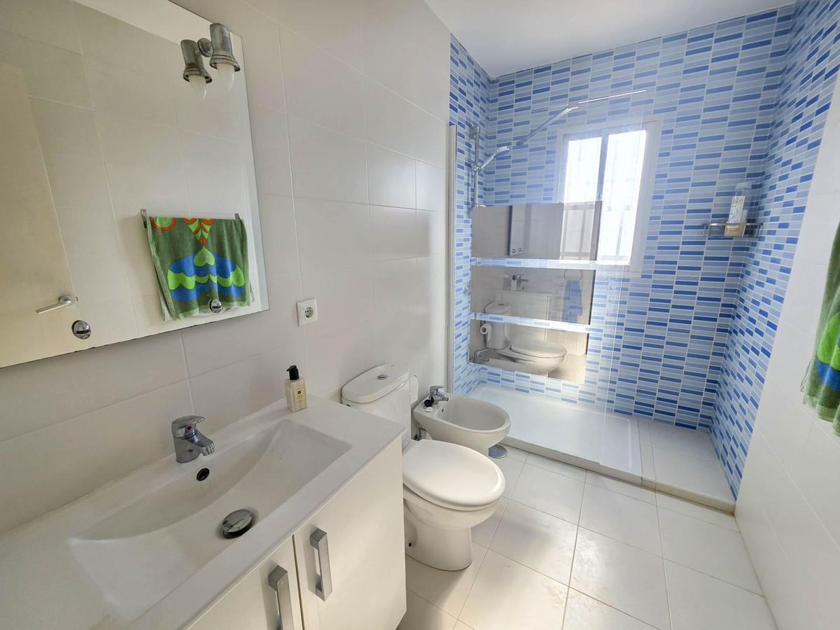 3 Bed, 2 Bath, HouseFor Sale, Estepona, Malaga