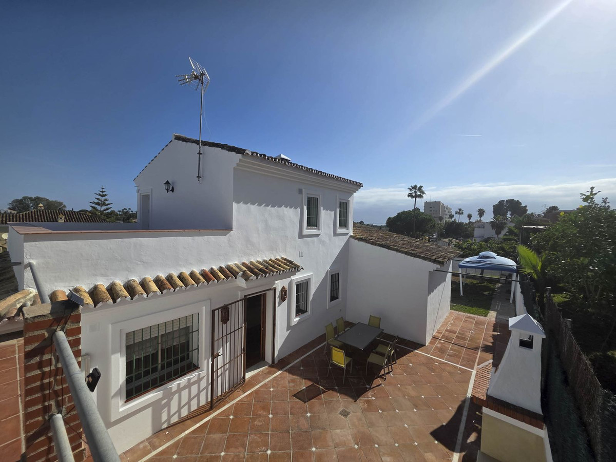 3 Bed, 2 Bath, HouseFor Sale, Estepona, Malaga