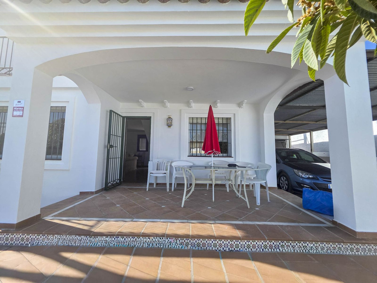 3 Bed, 2 Bath, HouseFor Sale, Estepona, Malaga