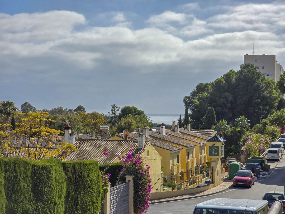 3 Bed, 2 Bath, HouseFor Sale, Estepona, Malaga