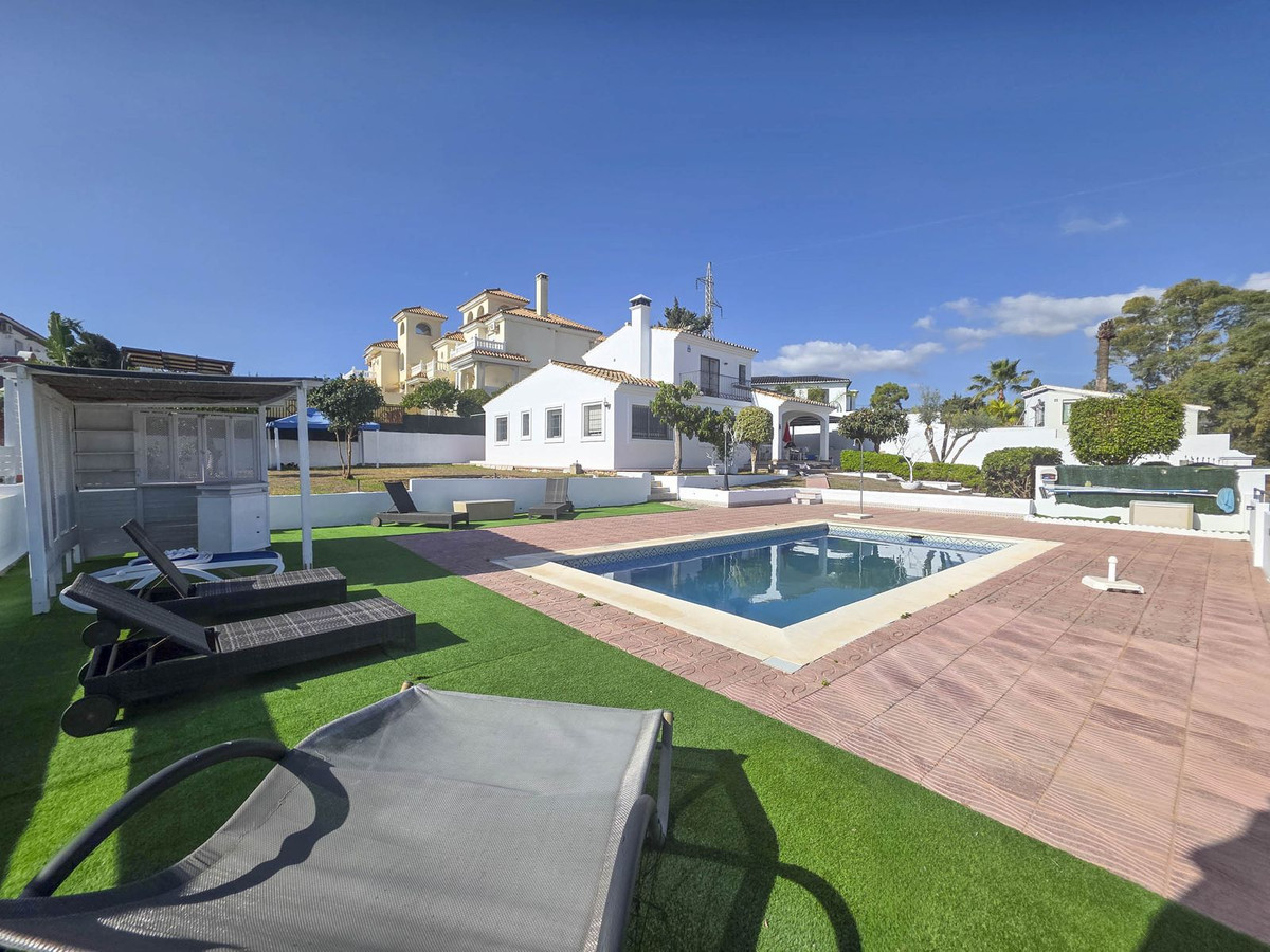 3 Bed, 2 Bath, HouseFor Sale, Estepona, Malaga