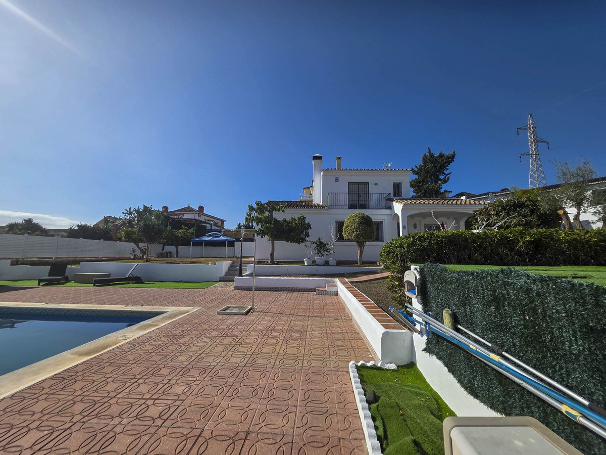 3 Bed, 2 Bath, HouseFor Sale, Estepona, Malaga