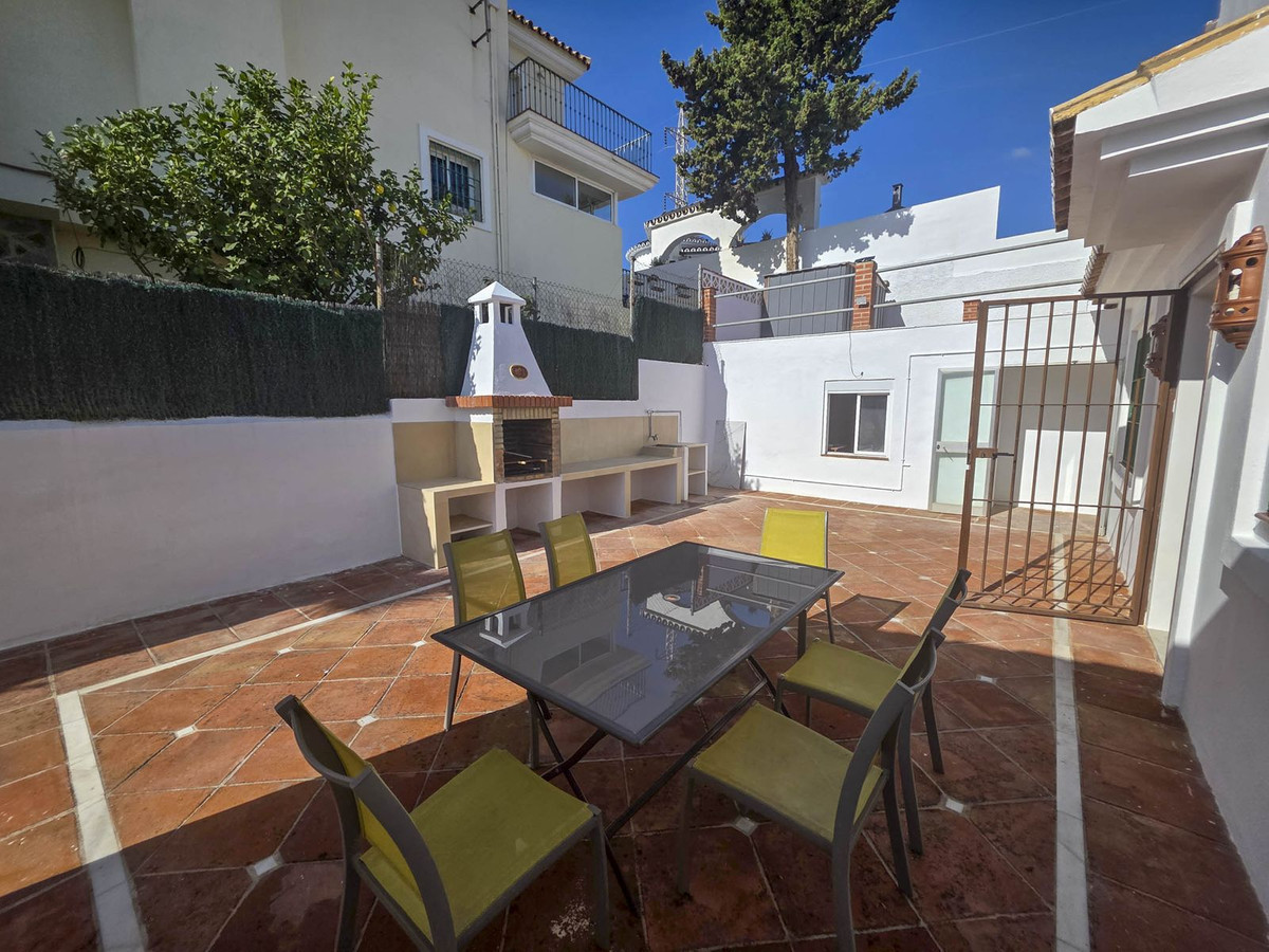 3 Bed, 2 Bath, HouseFor Sale, Estepona, Malaga