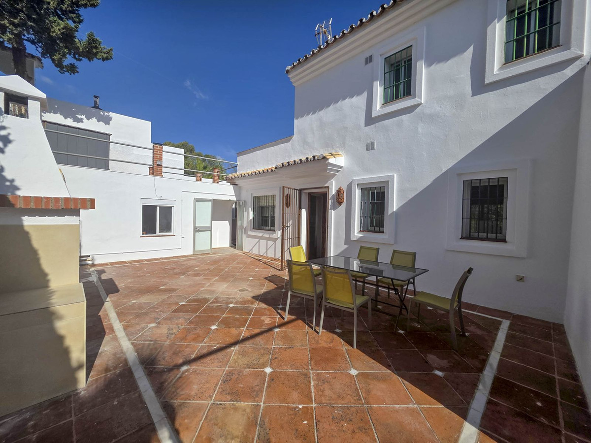 3 Bed, 2 Bath, HouseFor Sale, Estepona, Malaga