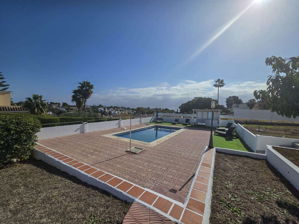3 Bed, 2 Bath, HouseFor Sale, Estepona, Malaga
