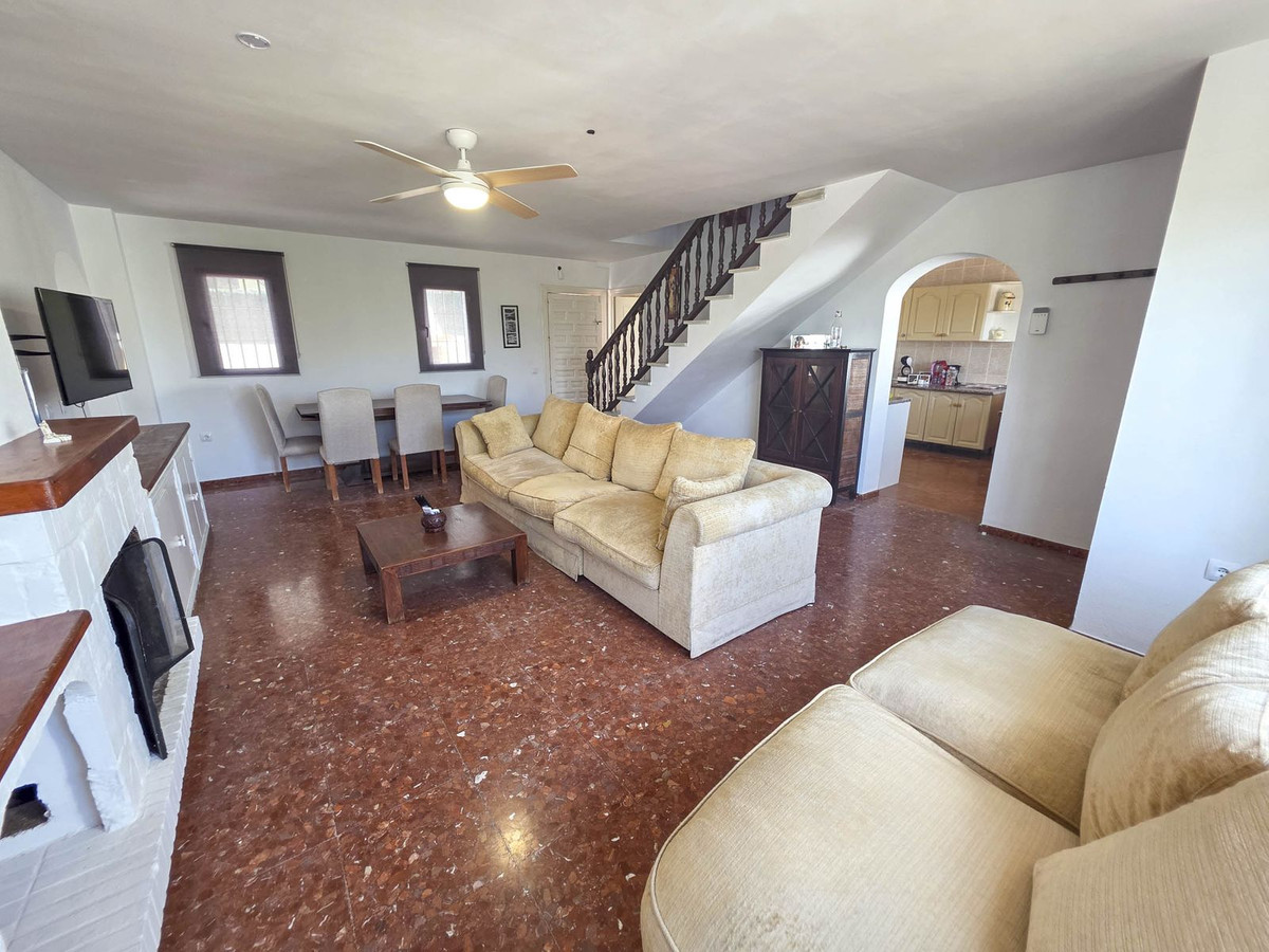 3 Bed, 2 Bath, HouseFor Sale, Estepona, Malaga