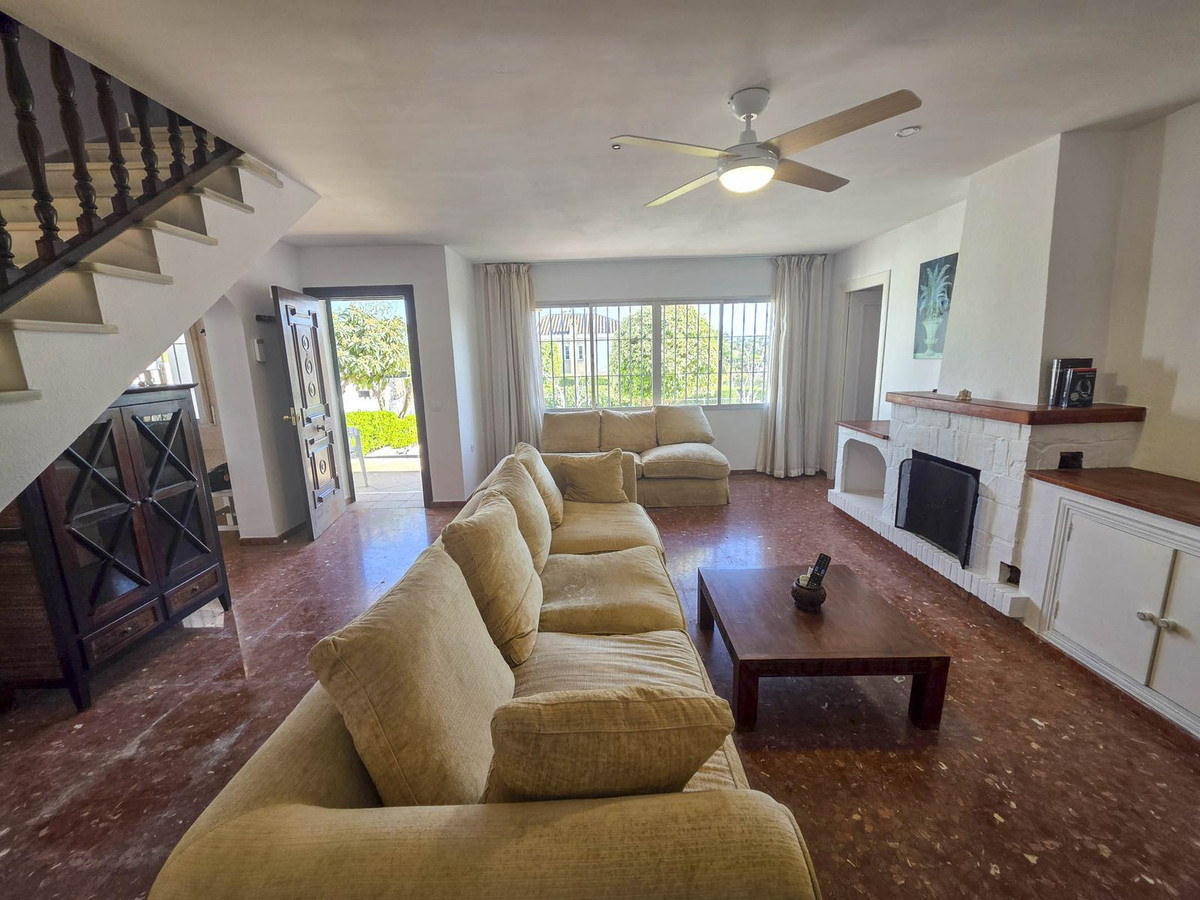 3 Bed, 2 Bath, HouseFor Sale, Estepona, Malaga