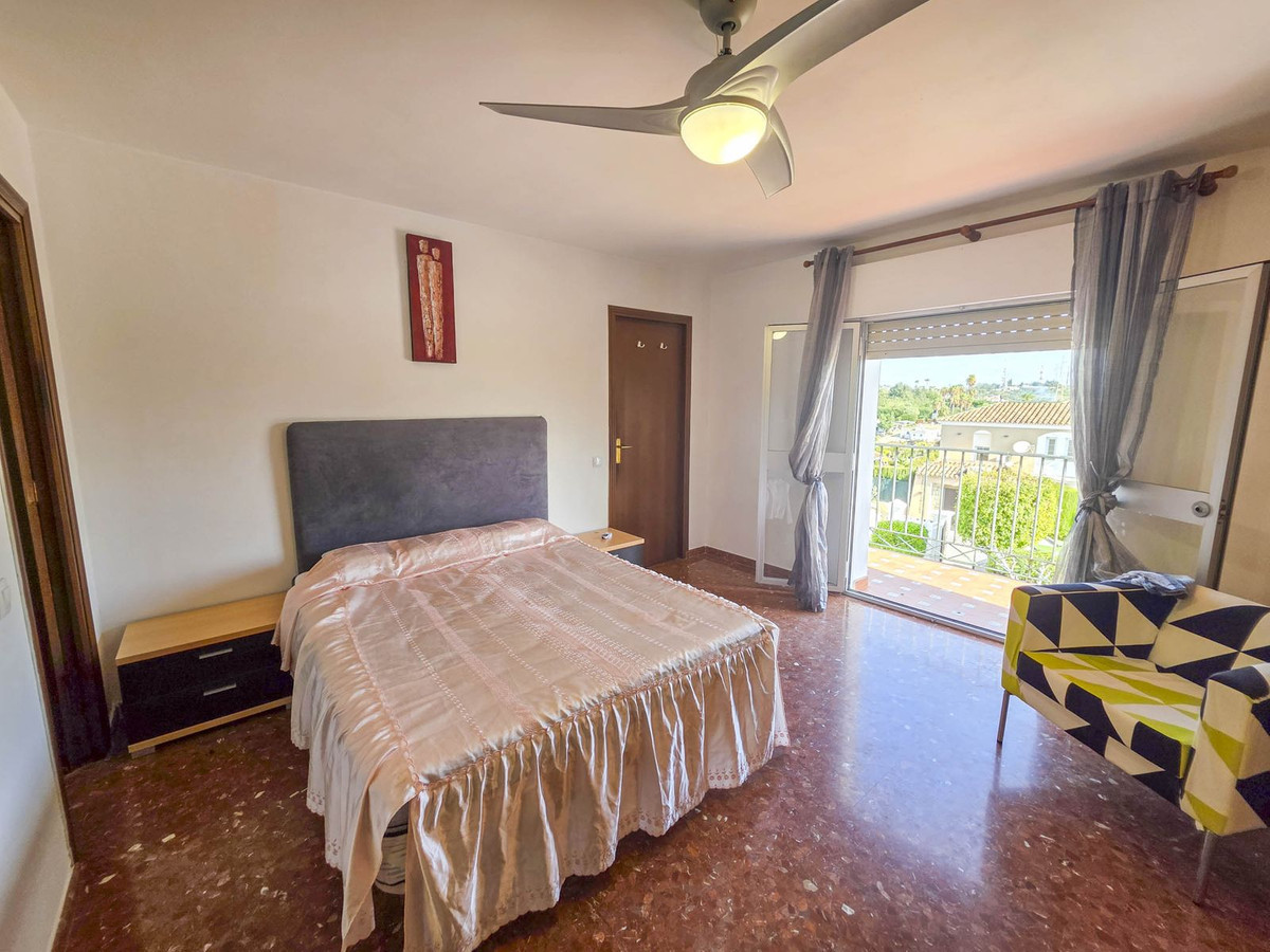 3 Bed, 2 Bath, HouseFor Sale, Estepona, Malaga
