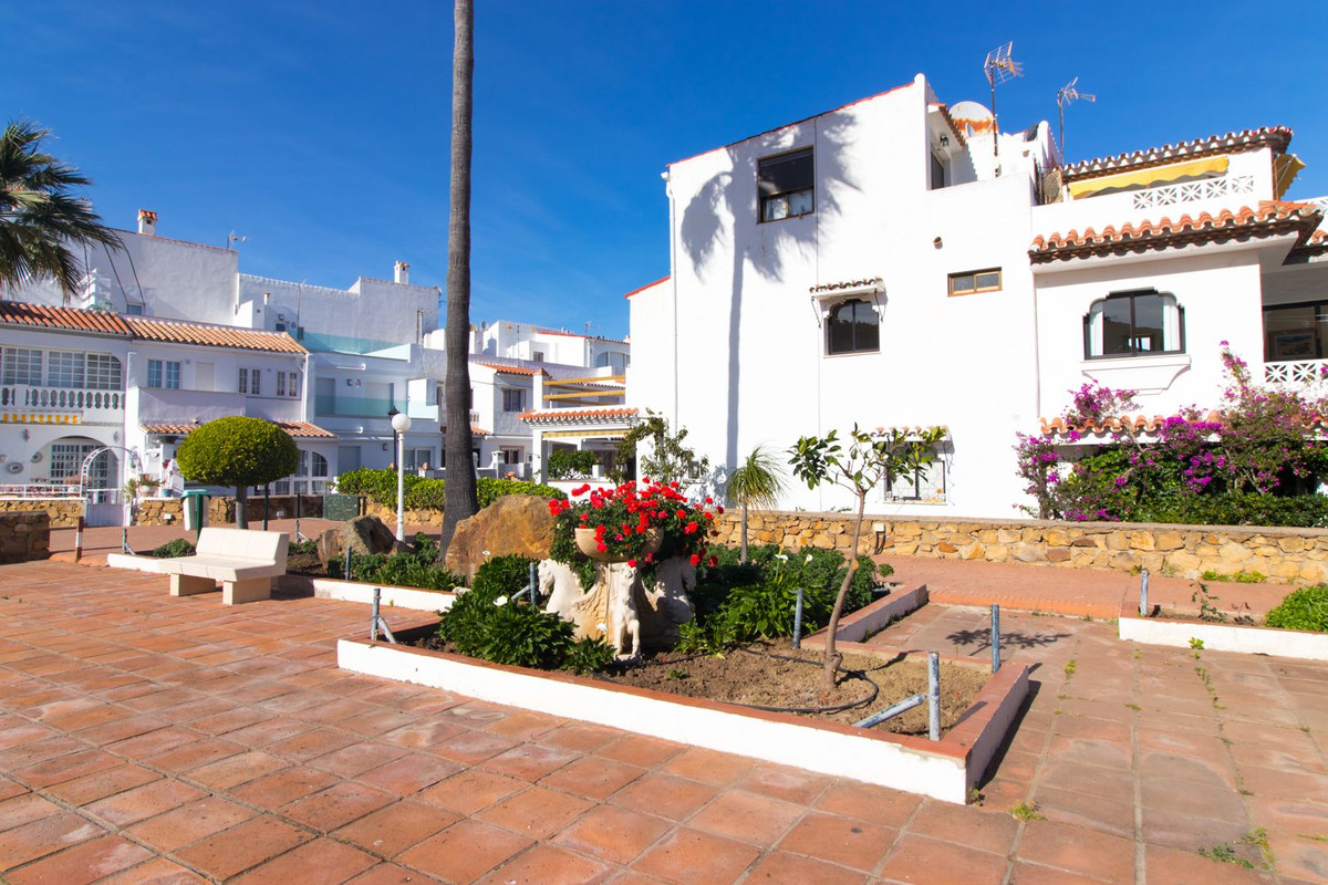 1 Bed, 1 Bath, HouseFor Sale, Punta Chullera, Malaga