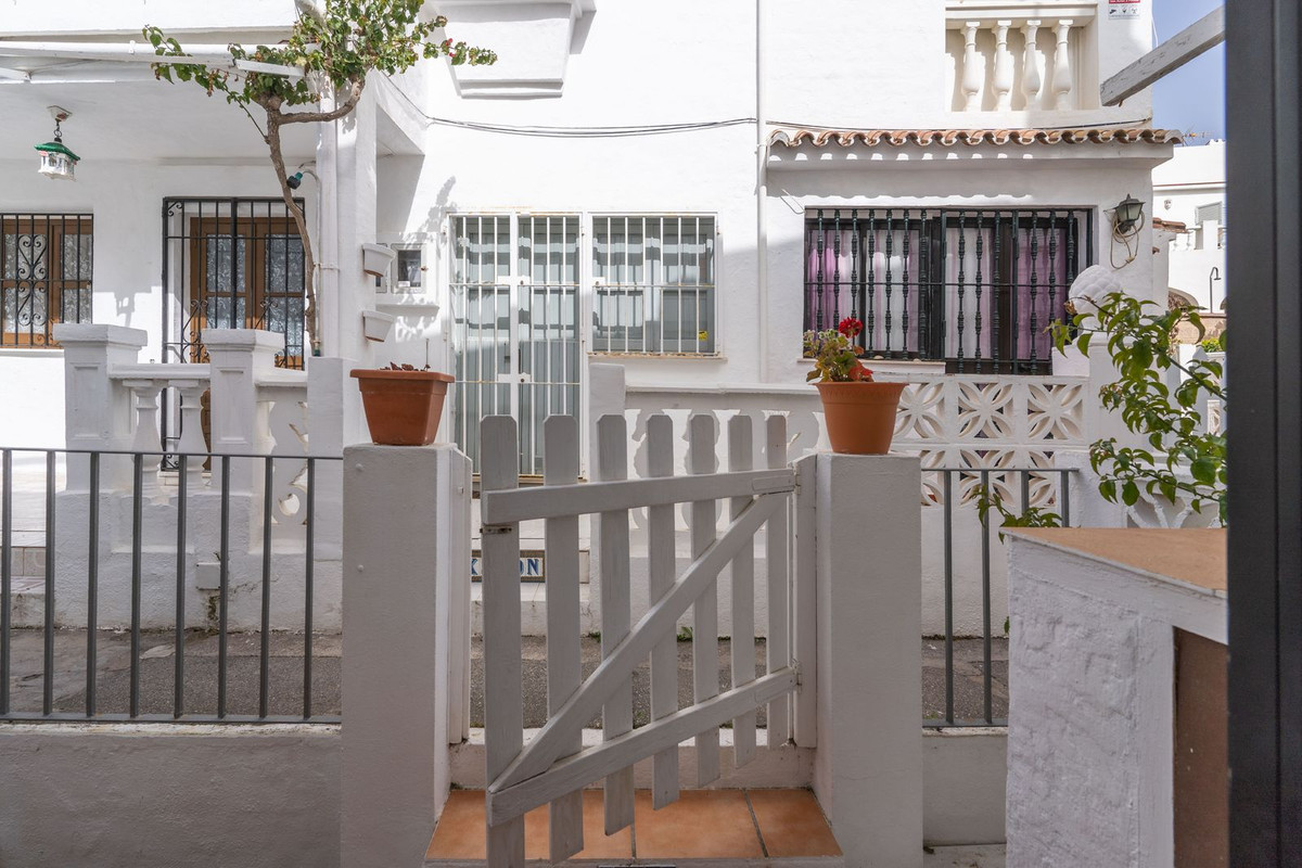 1 Bed, 1 Bath, HouseFor Sale, Punta Chullera, Malaga