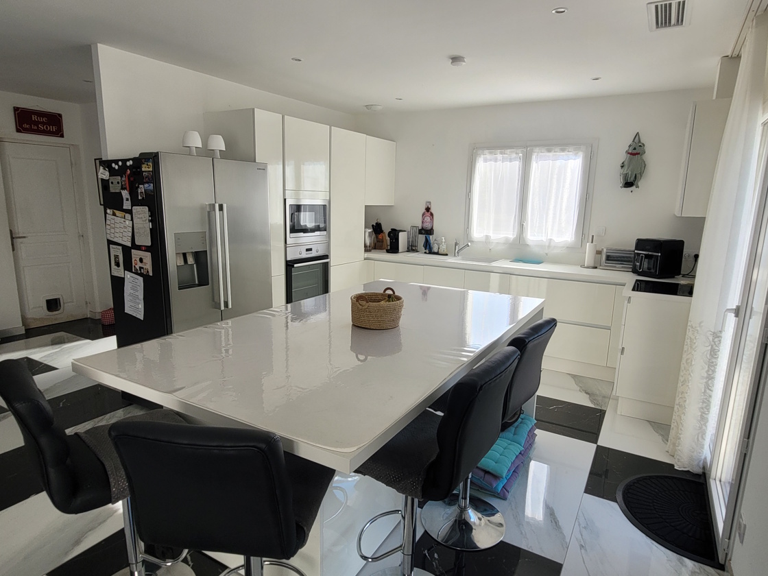 3 Bed, 1 Bath, HouseFor Sale, Autignac, Herault, Languedoc-Roussillon, 34480