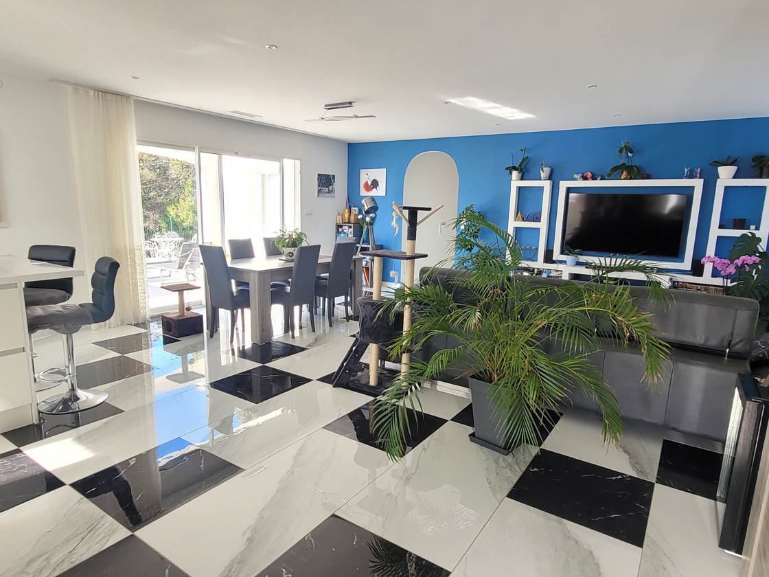 3 Bed, 1 Bath, HouseFor Sale, Autignac, Herault, Languedoc-Roussillon, 34480