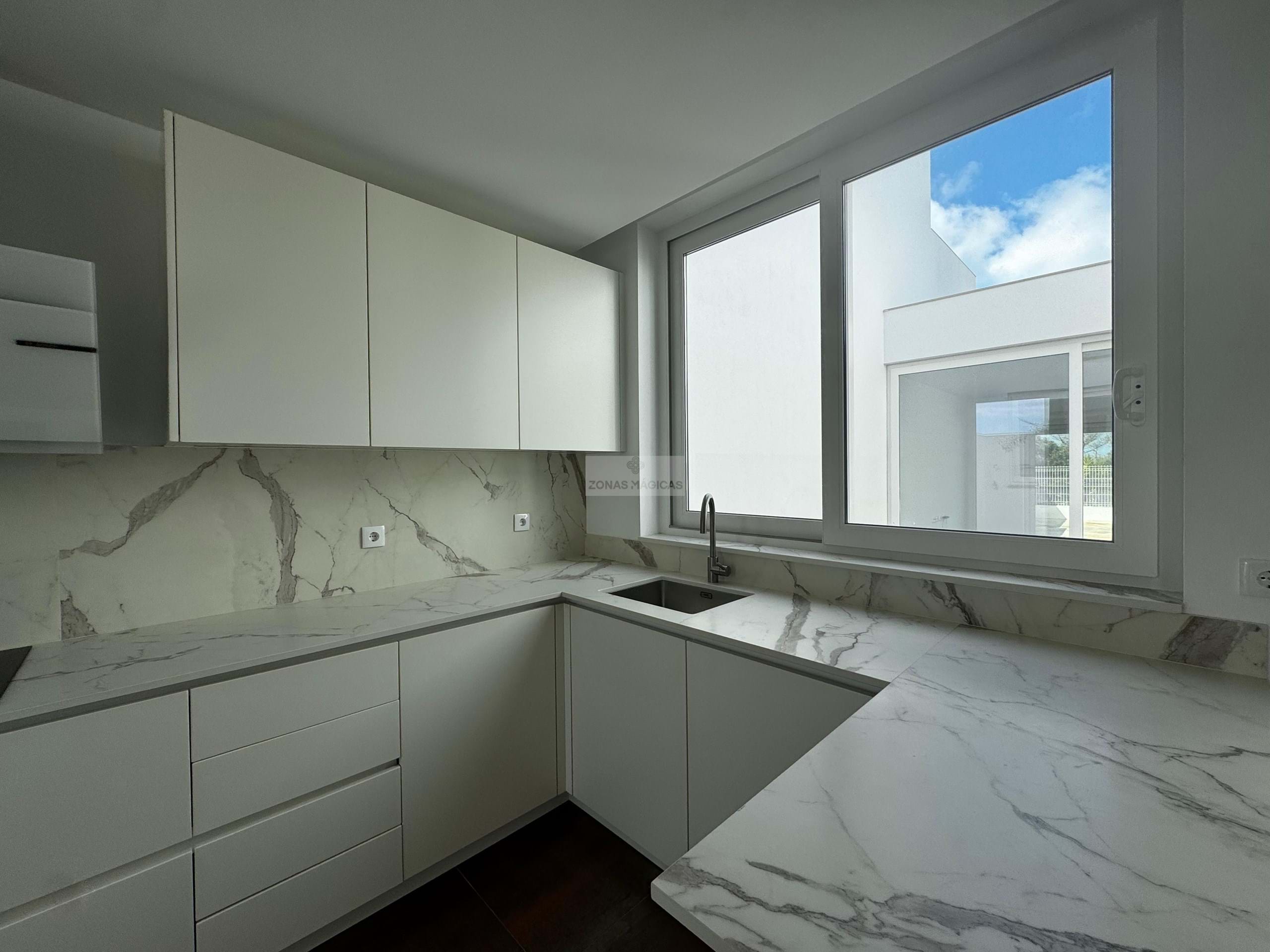 3 Bed, 4 Bath, HouseFor Sale, Vila do Bispo, Faro, 8650-361