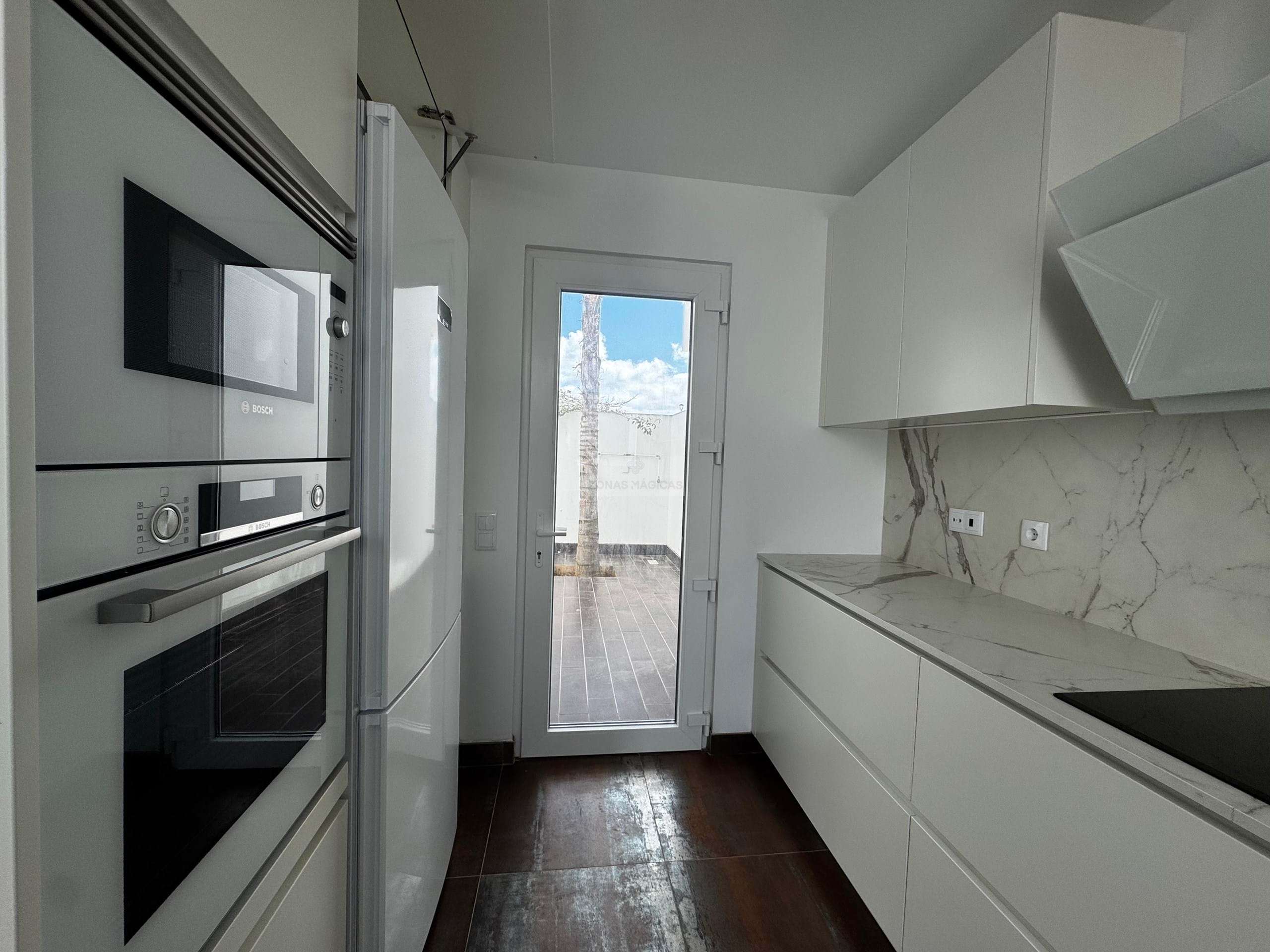 3 Bed, 4 Bath, HouseFor Sale, Vila do Bispo, Faro, 8650-361