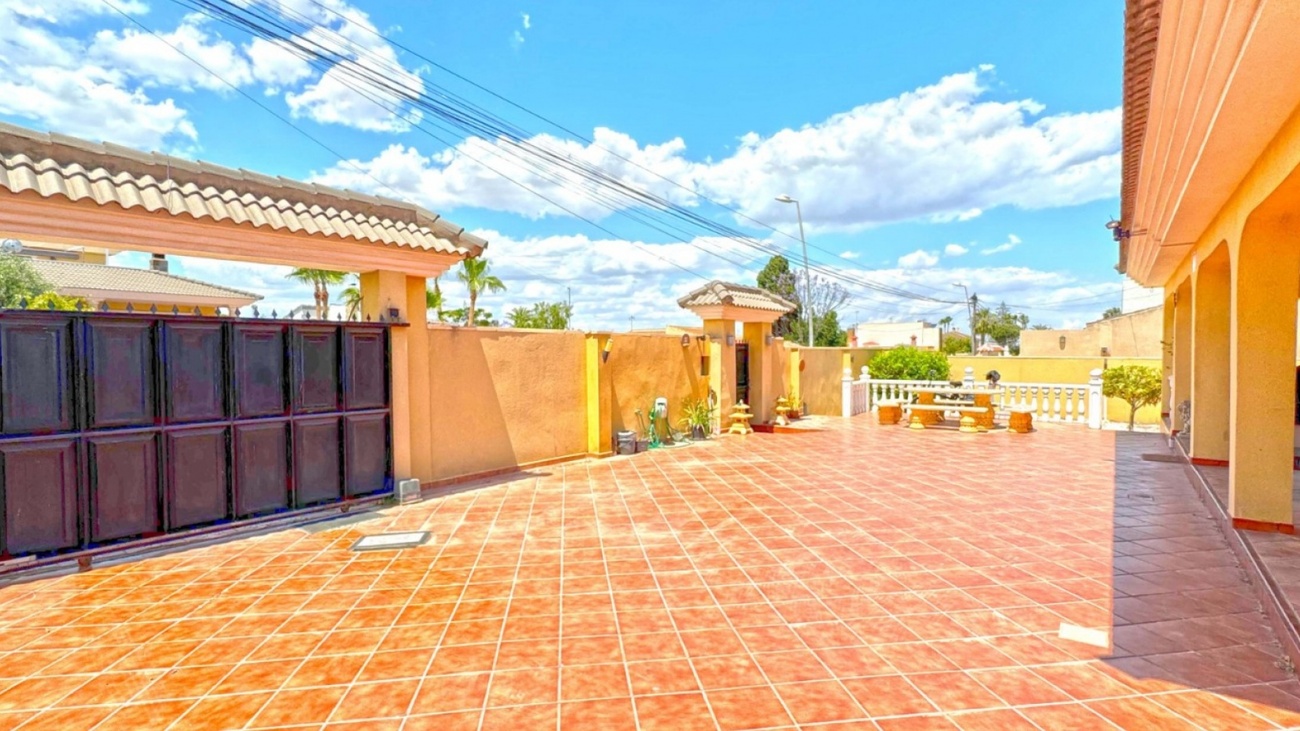 6 Bed, 6 Bath, HouseFor Sale, Torrevieja, Alicante
