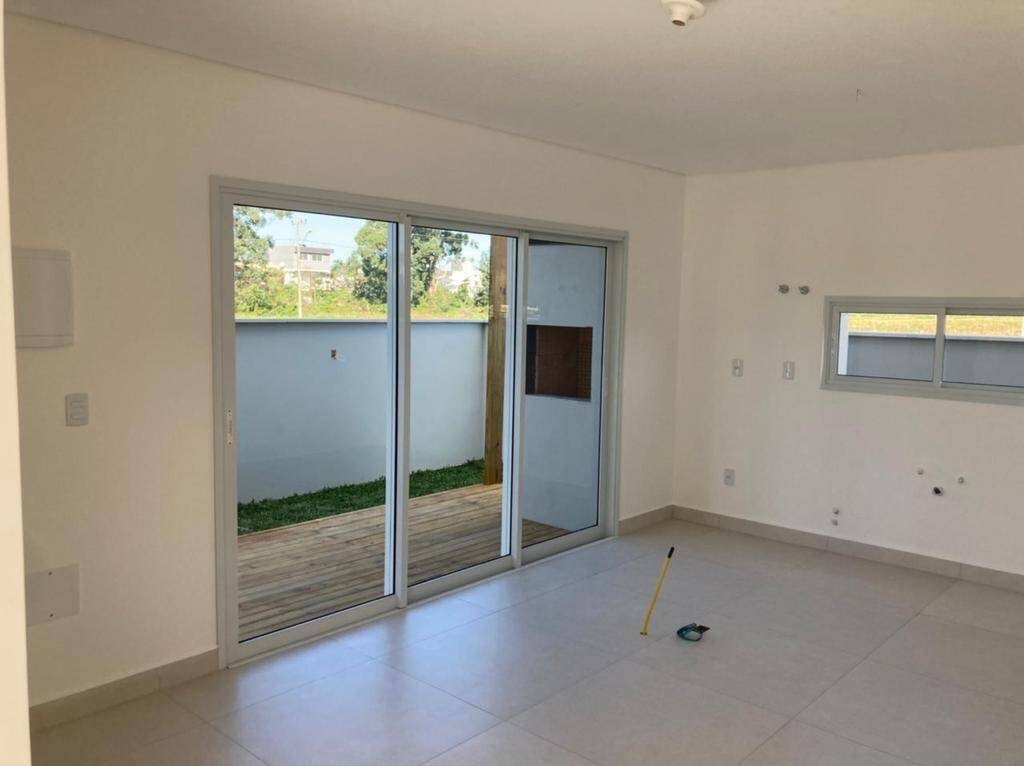 3 Bed, 2 Bath, HouseFor Sale, Morro das Pedras, Santa Catarina, 88066-018