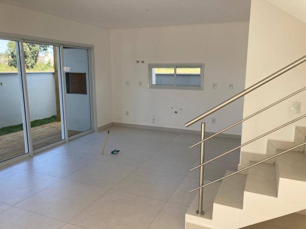 3 Bed, 2 Bath, HouseFor Sale, Morro das Pedras, Santa Catarina, 88066-018