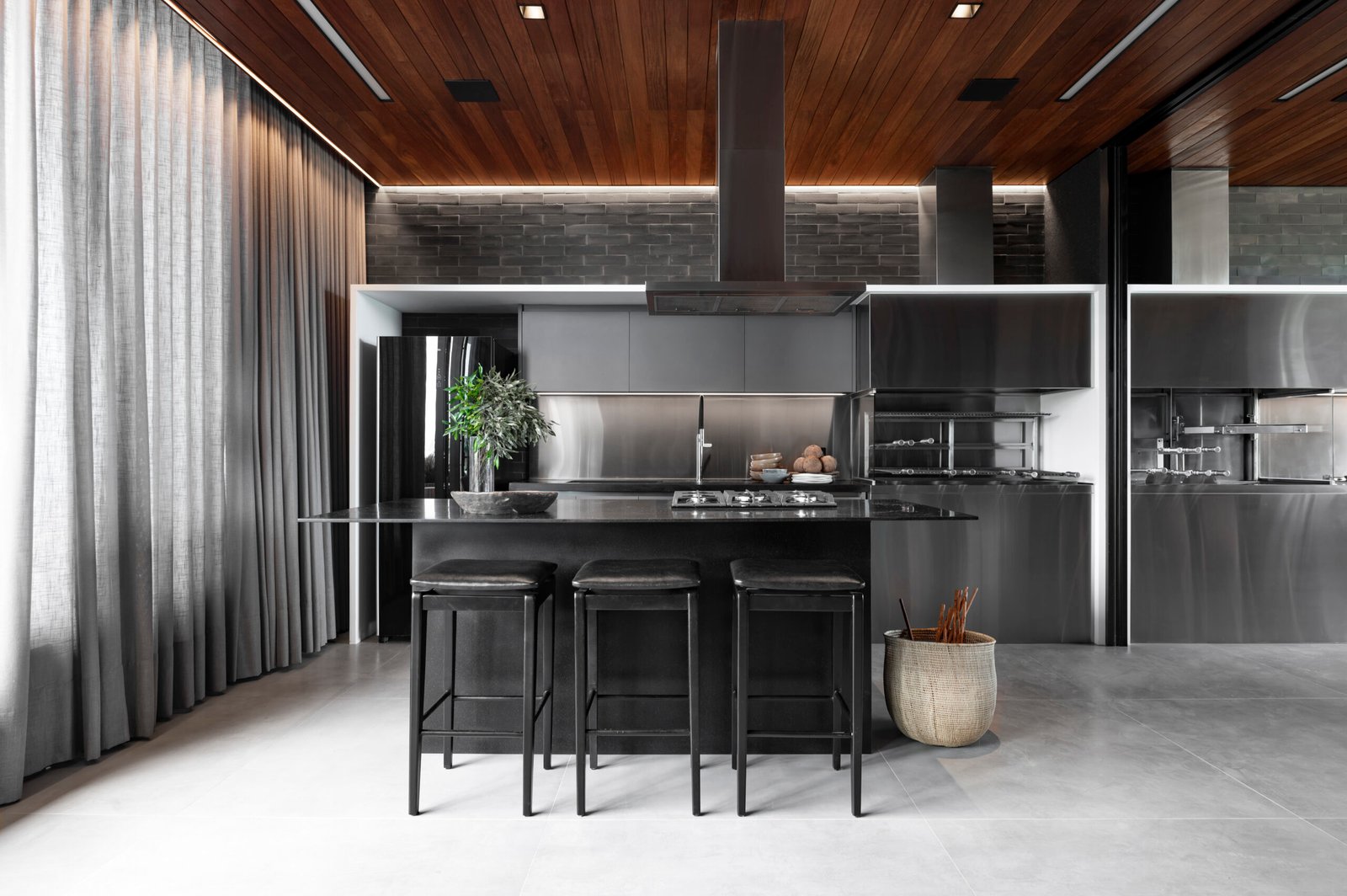 3 Bed, 3 Bath, ApartmentFor Sale, Jurerê, Santa Catarina, 88053-565