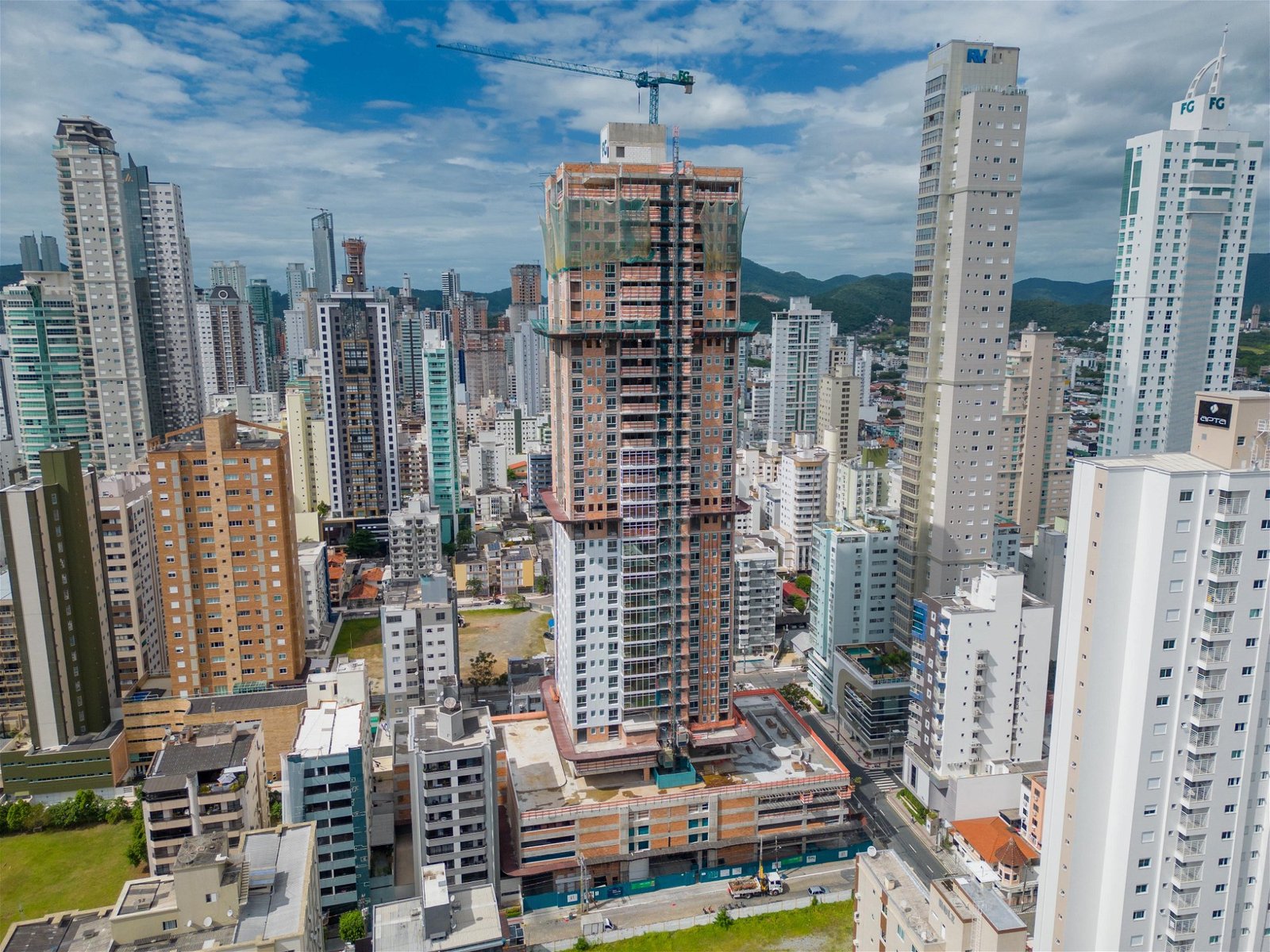 4 Bed, 2 Bath, ApartmentFor Sale, Centro, Santa Catarina, 88330-394