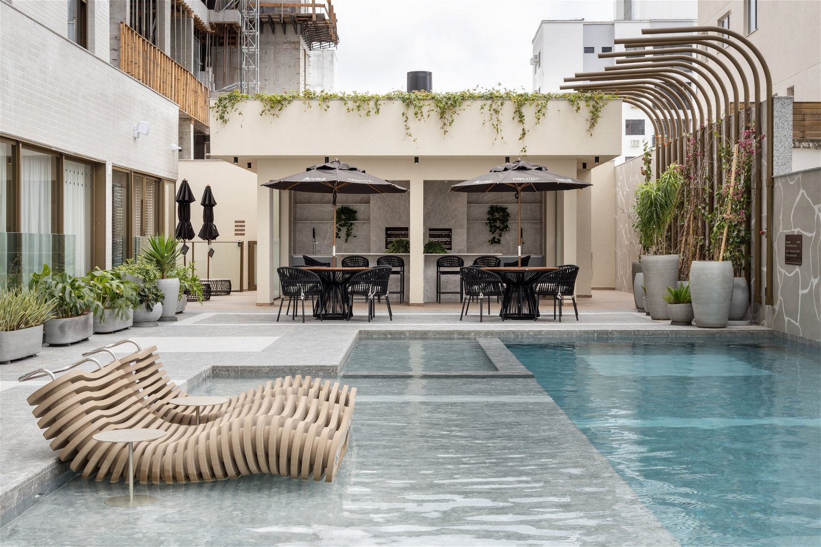 4 Bed, 5 Bath, ApartmentFor Sale, Centro, Santa Catarina, 88330-792