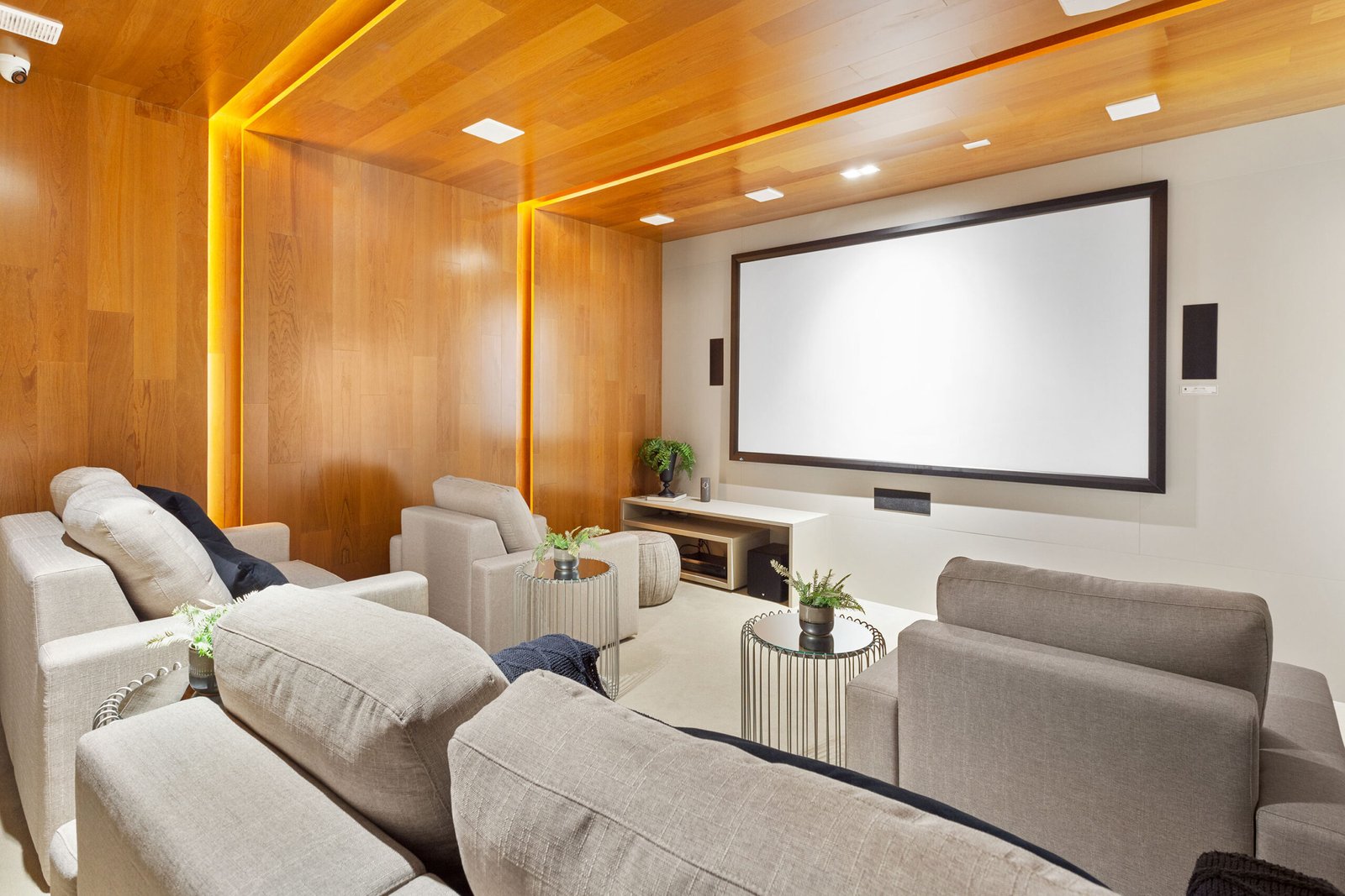 3 Bed, 4 Bath, ApartmentFor Sale, Centro, Santa Catarina, 88330-063