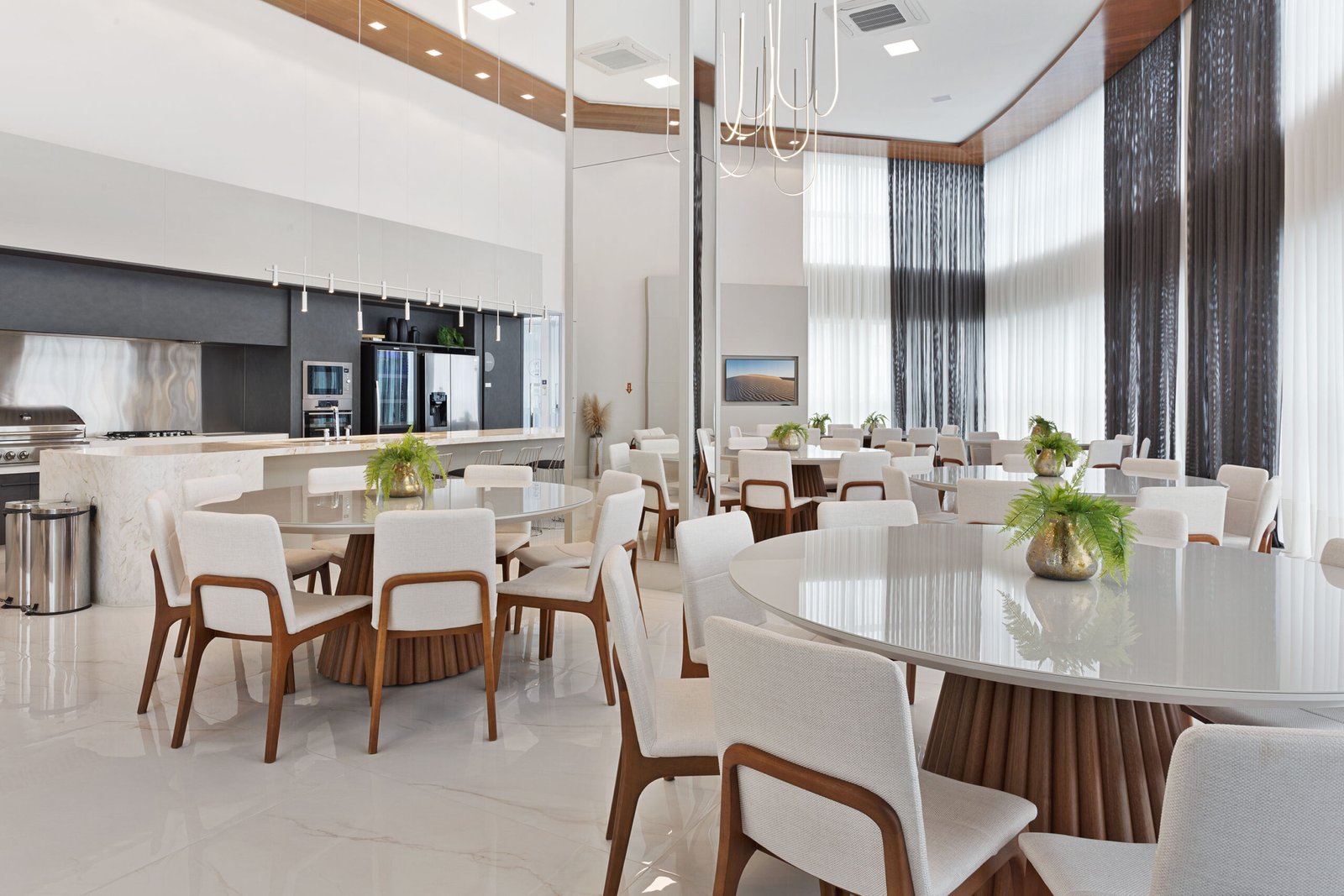 3 Bed, 4 Bath, ApartmentFor Sale, Centro, Santa Catarina, 88330-063