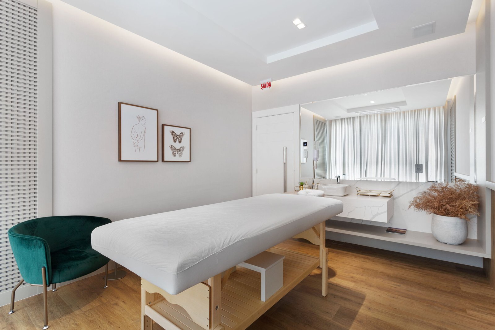 3 Bed, 4 Bath, ApartmentFor Sale, Centro, Santa Catarina, 88330-063