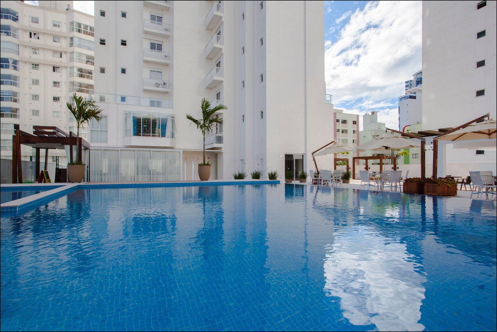 3 Bed, 4 Bath, ApartmentFor Sale, Centro, Santa Catarina, 88330-729