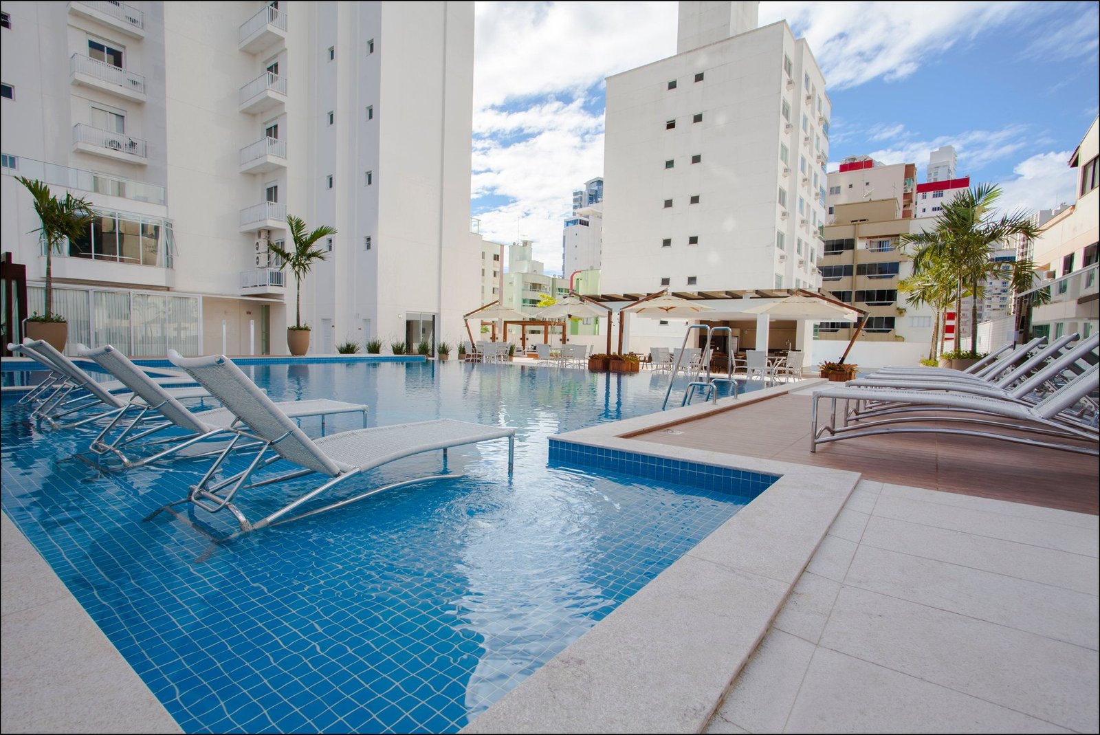 3 Bed, 4 Bath, ApartmentFor Sale, Centro, Santa Catarina, 88330-729
