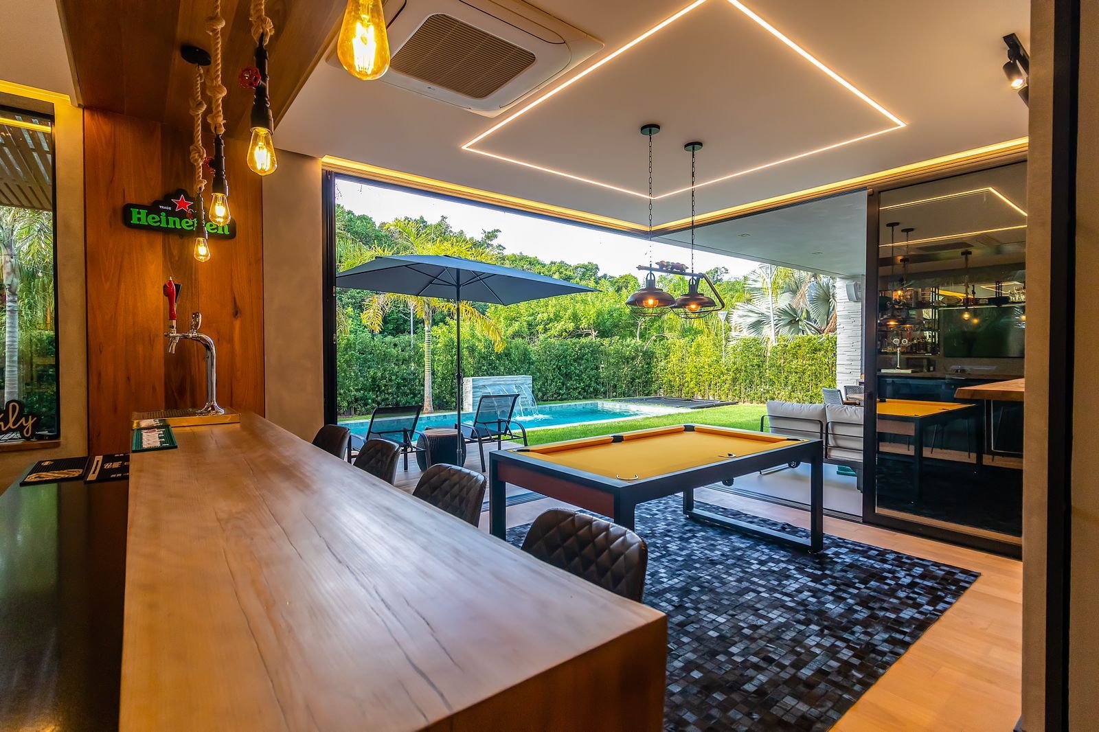 4 Bed, 5 Bath, HouseFor Sale, Jurerê Internacional, Santa Catarina, 88053-417