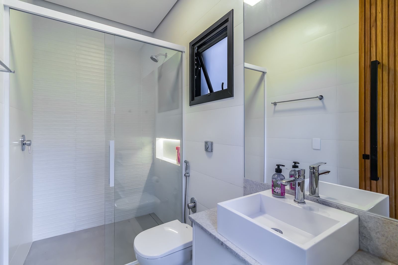 4 Bed, 5 Bath, HouseFor Sale, Jurerê Internacional, Santa Catarina, 88053-417