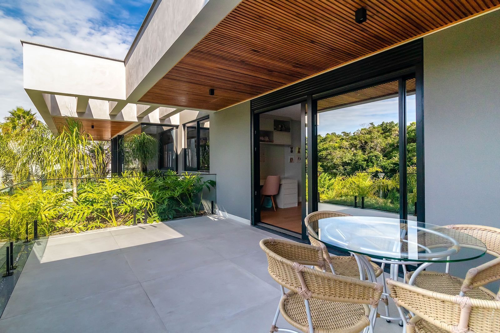 4 Bed, 5 Bath, HouseFor Sale, Jurerê Internacional, Santa Catarina, 88053-417