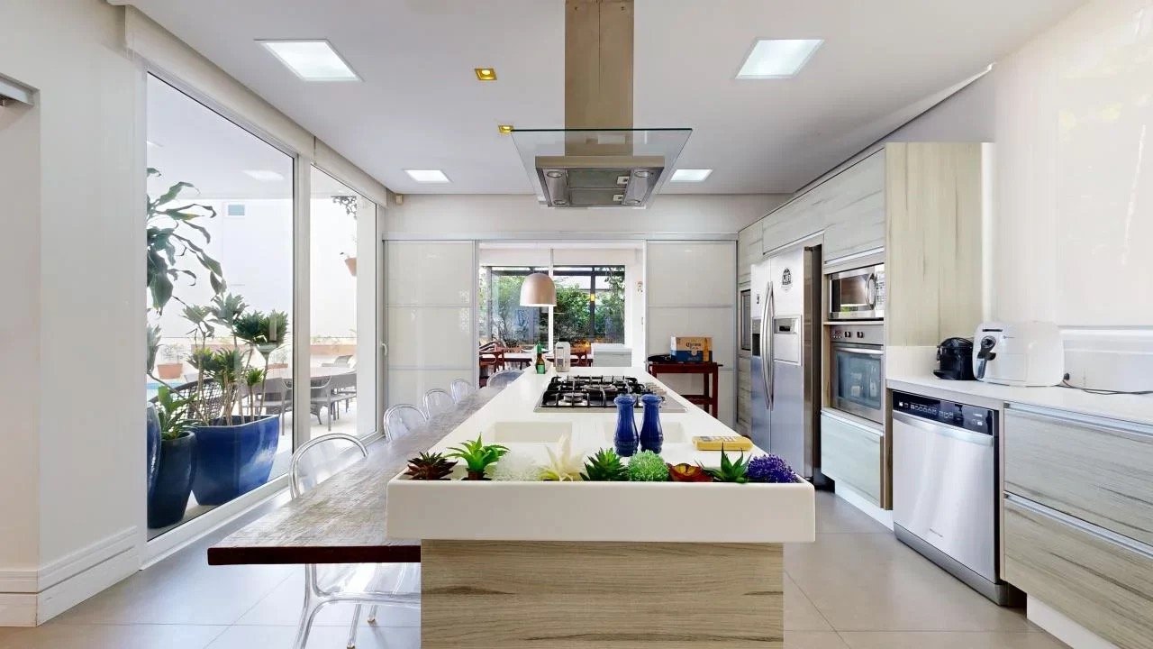 4 Bed, 5 Bath, HouseFor Sale, Jurerê Internacional, Santa Catarina, 88053-317