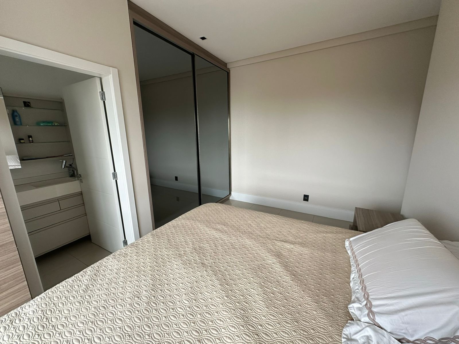 3 Bed, 4 Bath, ApartmentFor Sale, Florianópolis, Santa Catarina, 88054-600