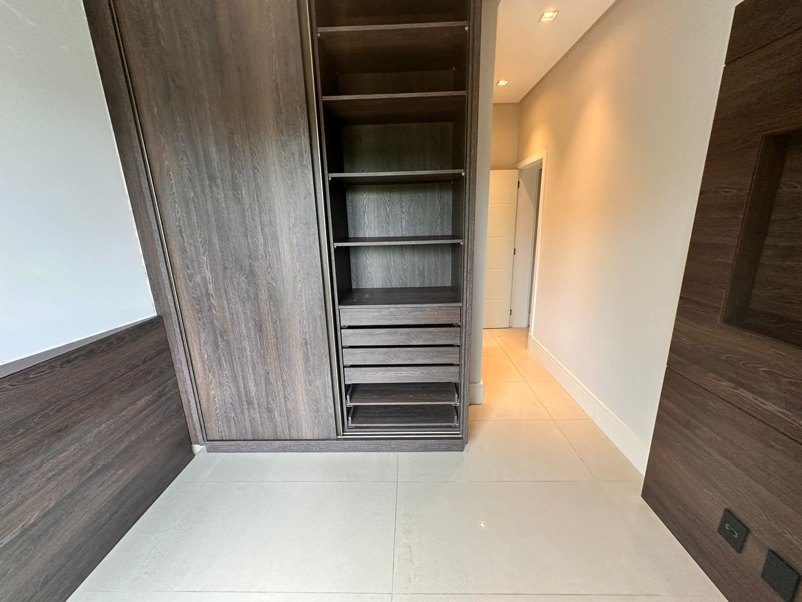 3 Bed, 4 Bath, ApartmentFor Sale, Florianópolis, Santa Catarina, 88054-600