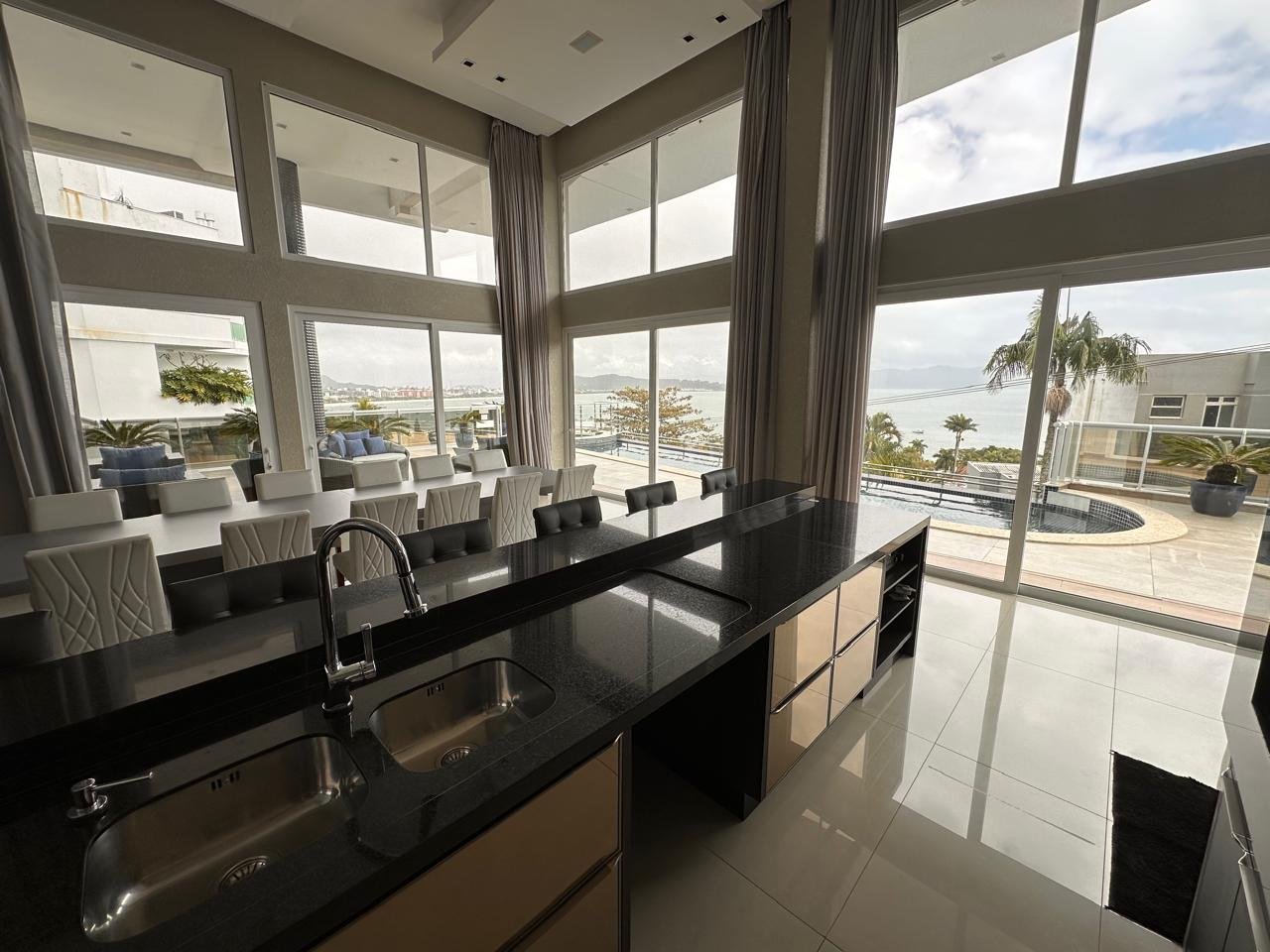 3 Bed, 4 Bath, ApartmentFor Sale, Florianópolis, Santa Catarina, 88054-600