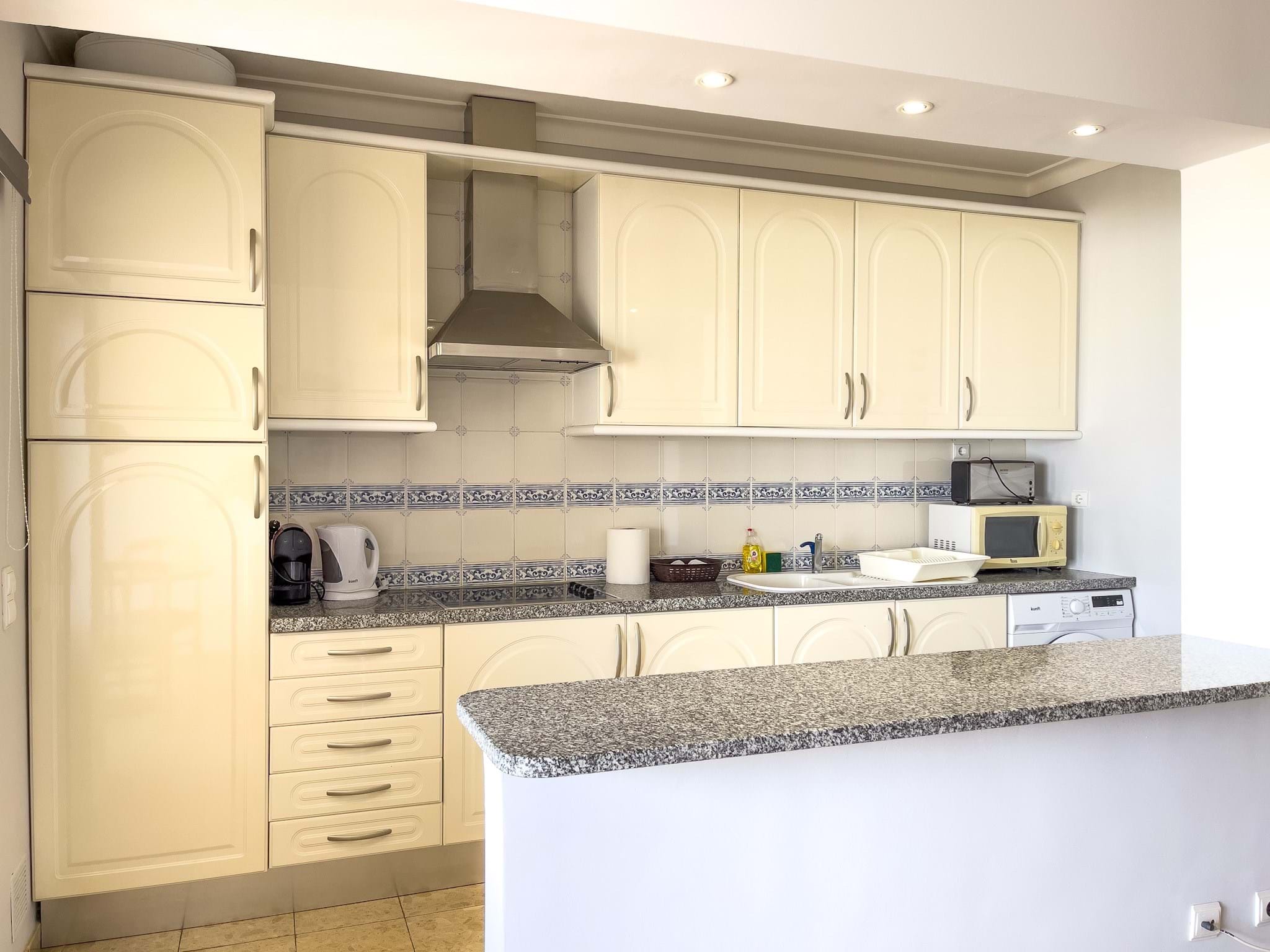 1 Bed, 1 Bath, ApartmentFor Sale, Praia da Rocha, Portimão, Faro, 8500-801