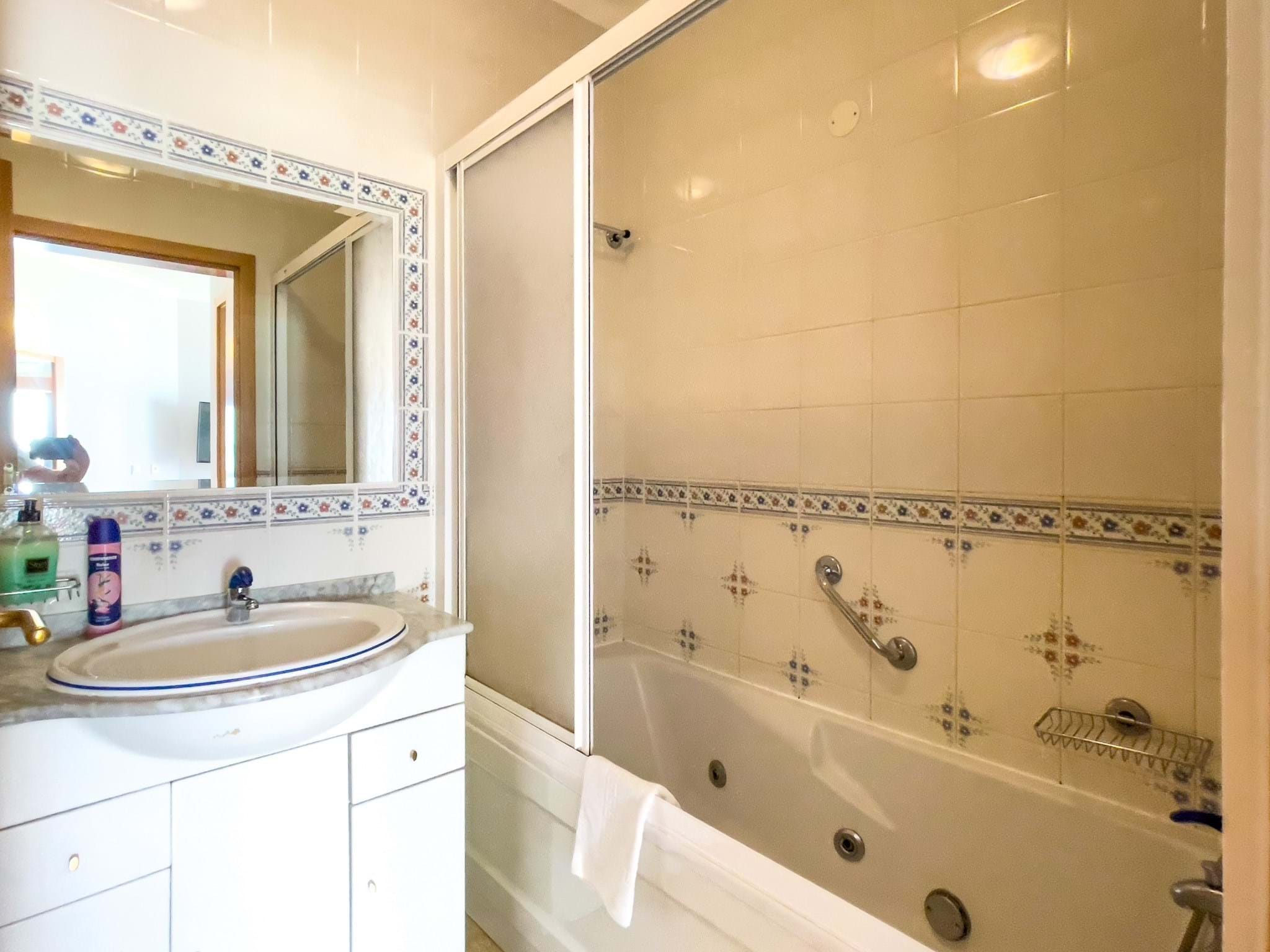 1 Bed, 1 Bath, ApartmentFor Sale, Praia da Rocha, Portimão, Faro, 8500-801