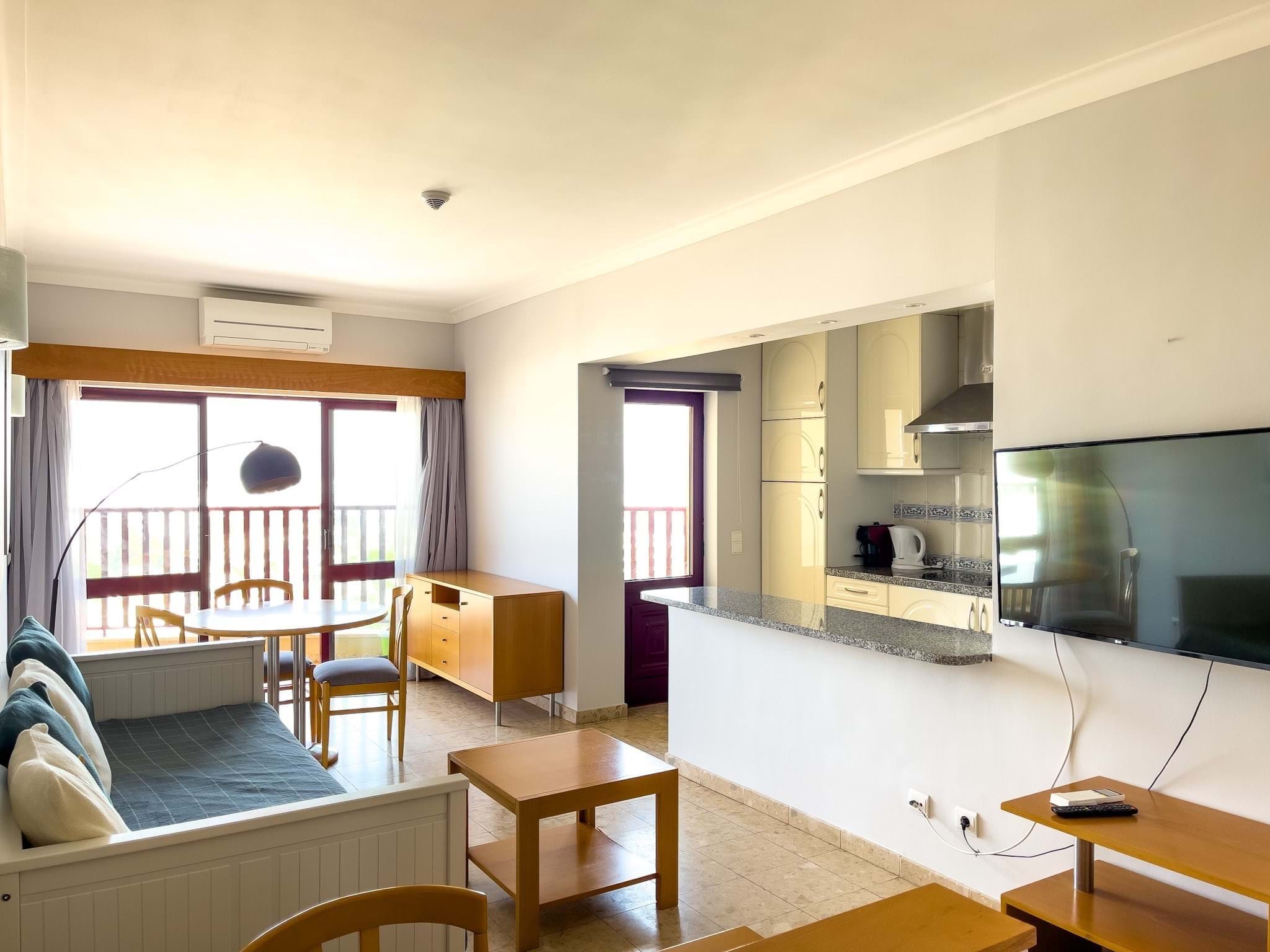 1 Bed, 1 Bath, ApartmentFor Sale, Praia da Rocha, Portimão, Faro, 8500-801