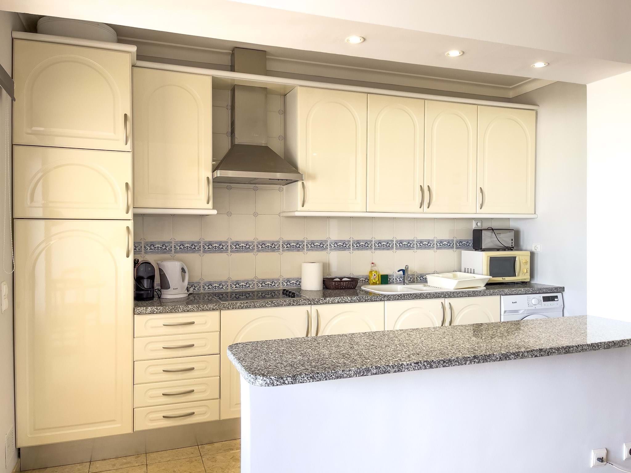 1 Bed, 1 Bath, ApartmentFor Sale, Praia da Rocha, Portimão, Faro, 8500-801