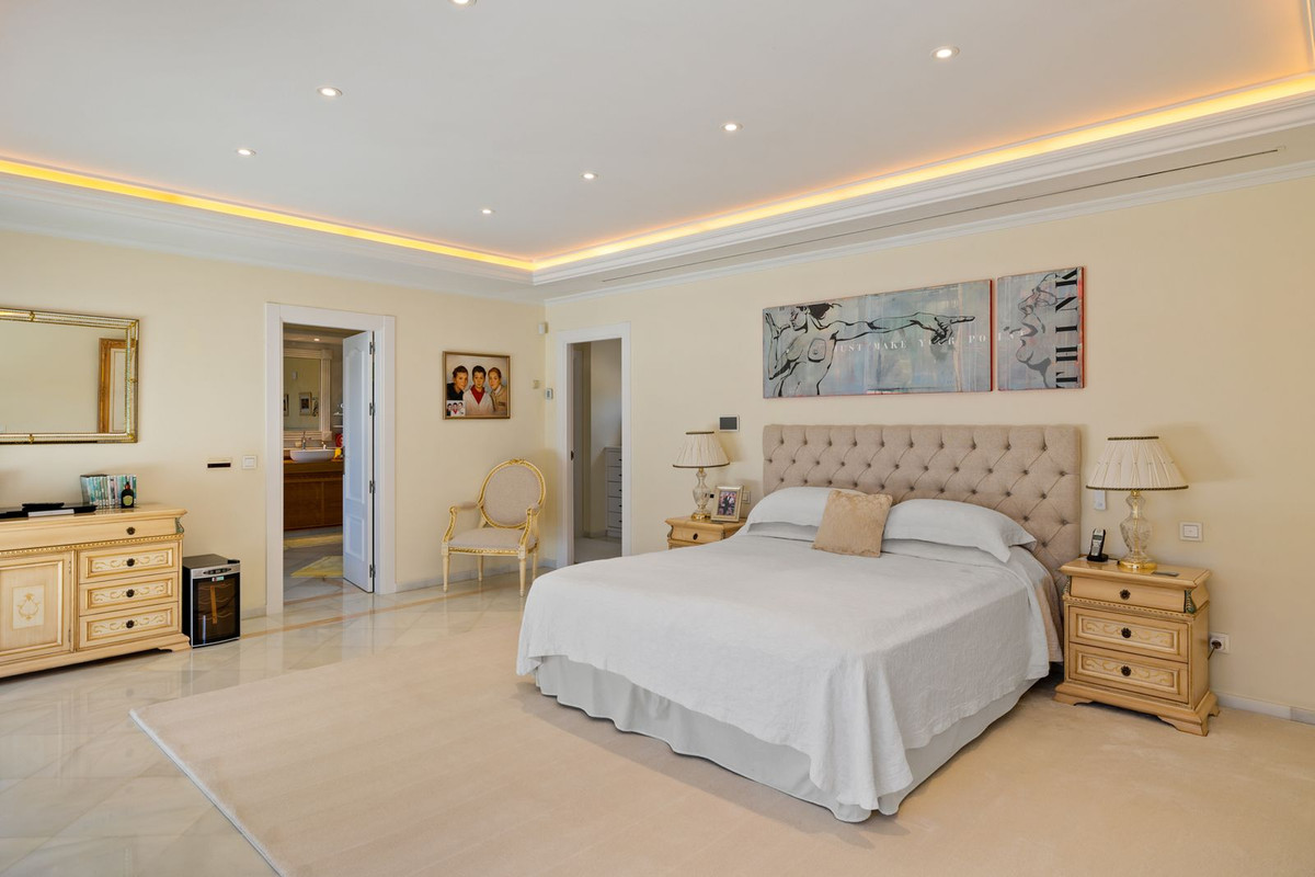 6 Bed, 6 Bath, HouseFor Sale, Nueva Andalucia, Malaga