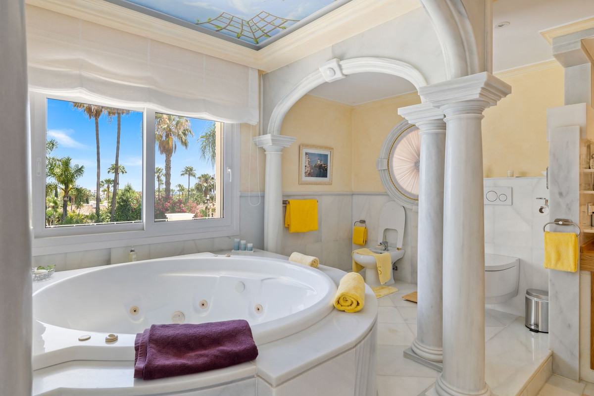 6 Bed, 6 Bath, HouseFor Sale, Nueva Andalucia, Malaga